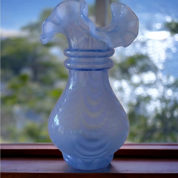 Vintage Provincial Blue Crimped Curtain Vase - Picture 8 of 10